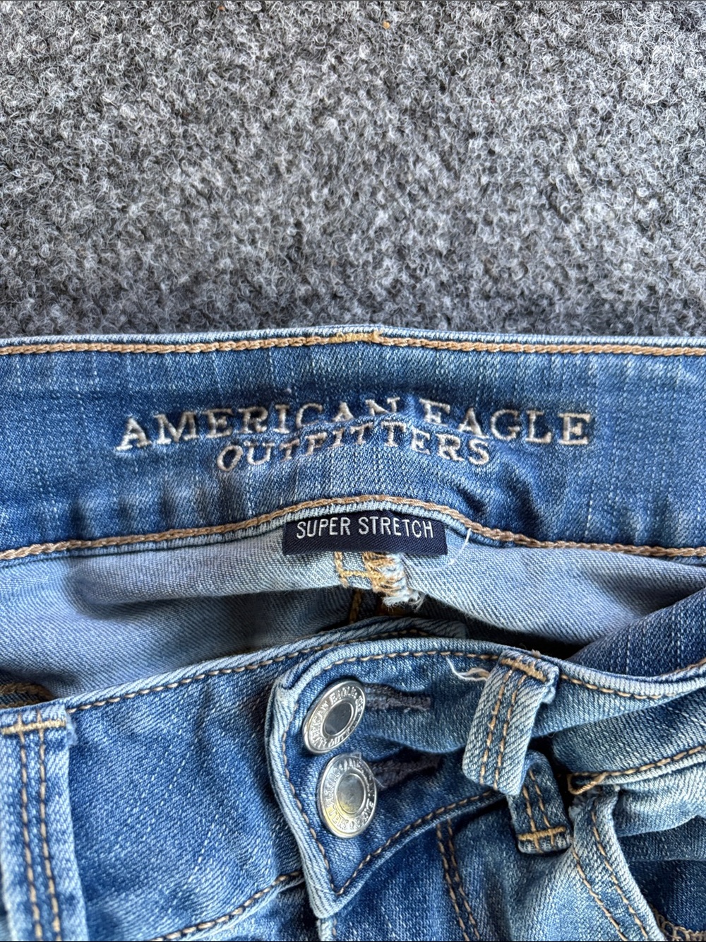 American Eagle Outfitters Light Blue Distressed Jeans - Artist Crop - Size 4 - Picture 2 of 7